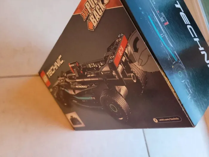 Lego 42165 Mercedes-AMG F1 W14 E Performance Pull-Back - photo numéro 4