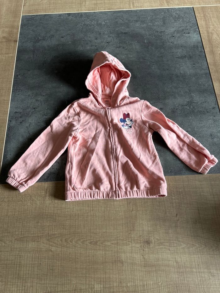 Veste zippé à capuche Minnie taille 36 mois, disney
