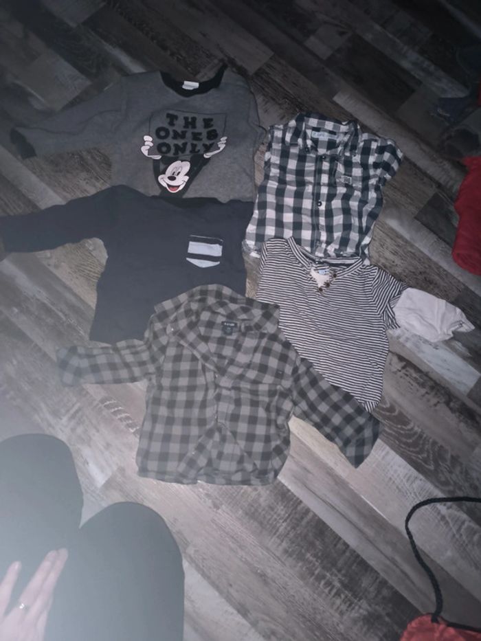 Lot 12 mois (pull, tee shirts, chemises)