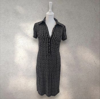 Robe longue près du corps manches courtes à motifs chaîne Mango taille M