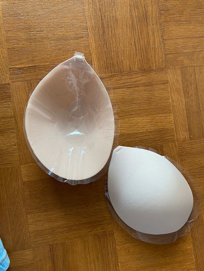 Soutien gorge adhésif - photo numéro 3