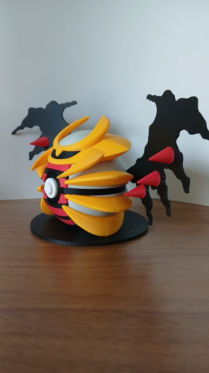 Pokeball Giratina
