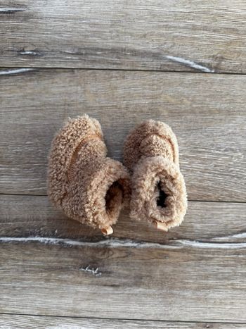 Chaussons moumoute 0/3 mois