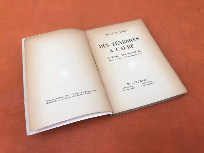 C. de Saint Pierre Des ténèbres à l' aube Journal d' une Française (10 Août-10 Septembre) (1945) - photo numéro 2