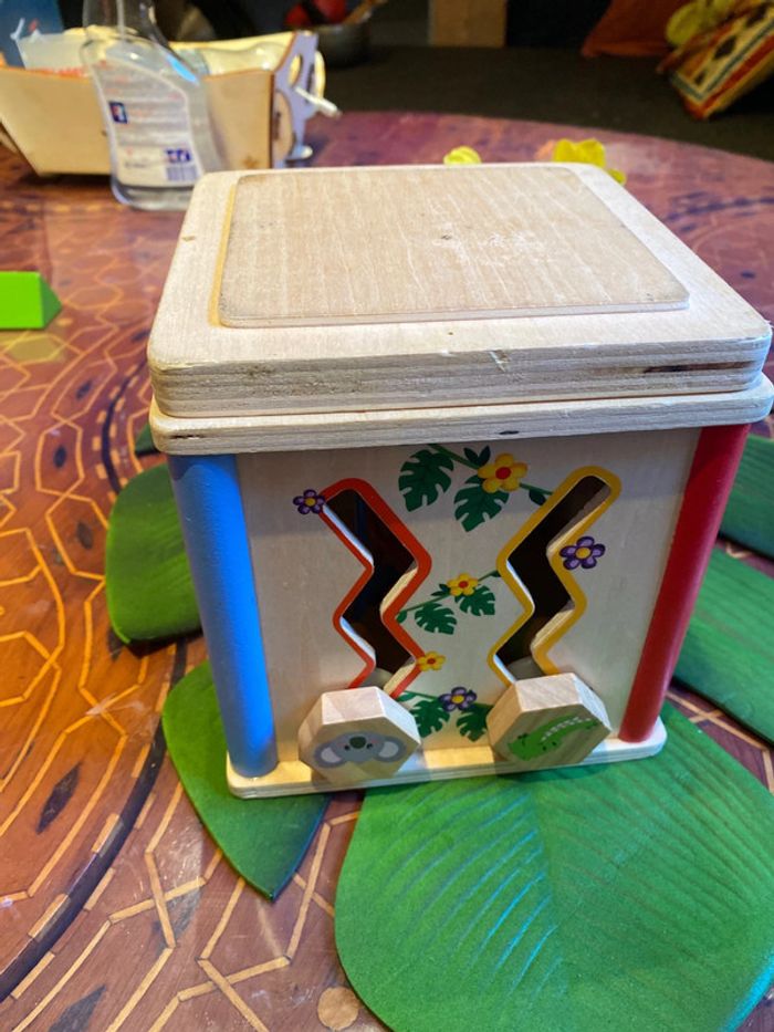 Jeux multi face, Cube en bois chiffres formes toucher couleurs agilité - photo numéro 4