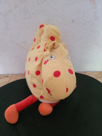 coussin dromadaire IKEA doudou jaune et rouge