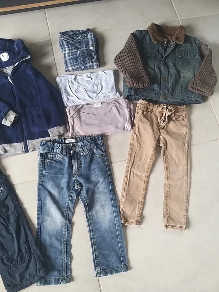 Lot vêtements garçons en 24 mois - photo numéro 2