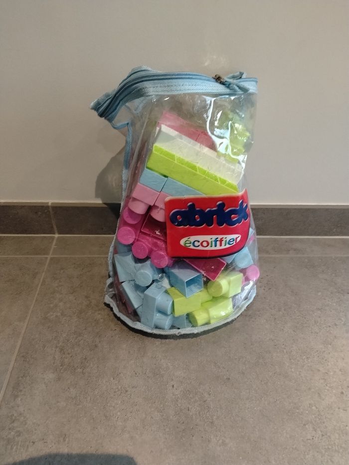 Briques de construction à partir de 12 mois