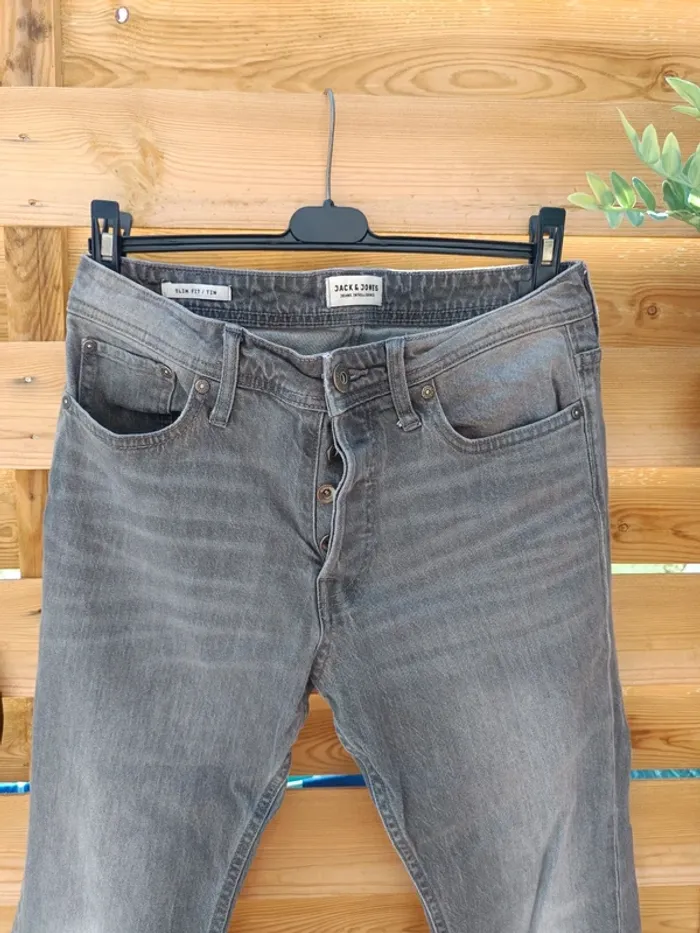 Jean boutons Jack& Jones taille 40 - photo numéro 2