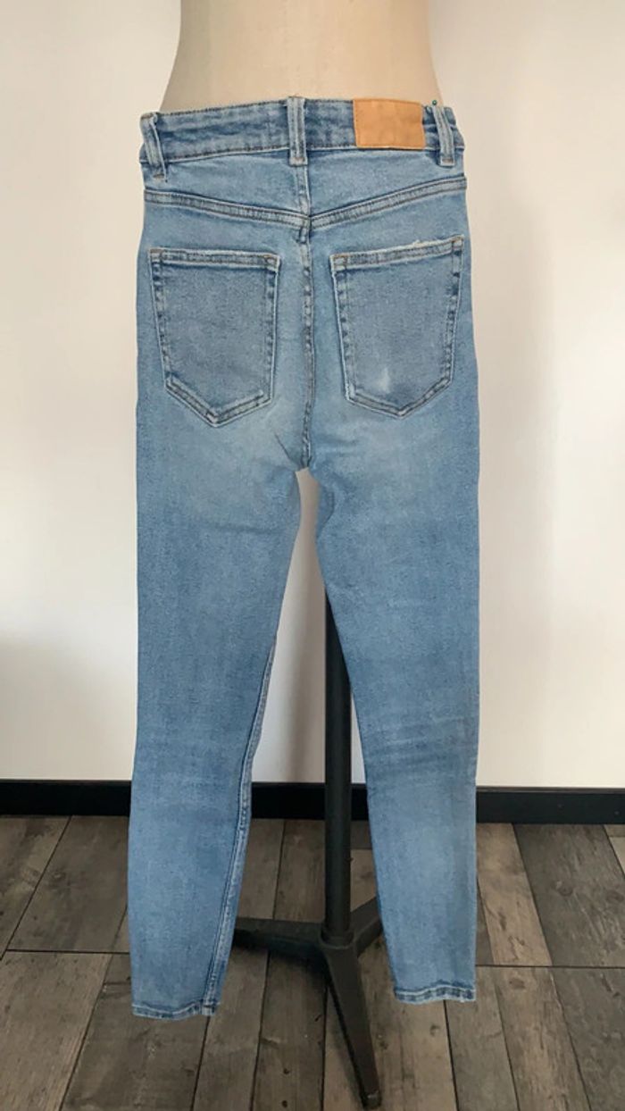 Jeans serrée - photo numéro 5