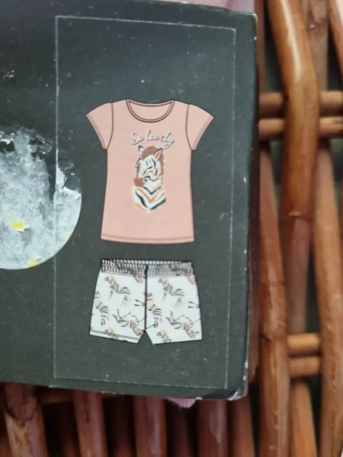 Lot de 3 pyjamas neufs fille 8 ans - photo numéro 3