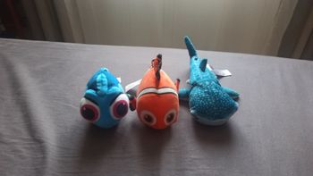 Lot peluches Némo et Dory