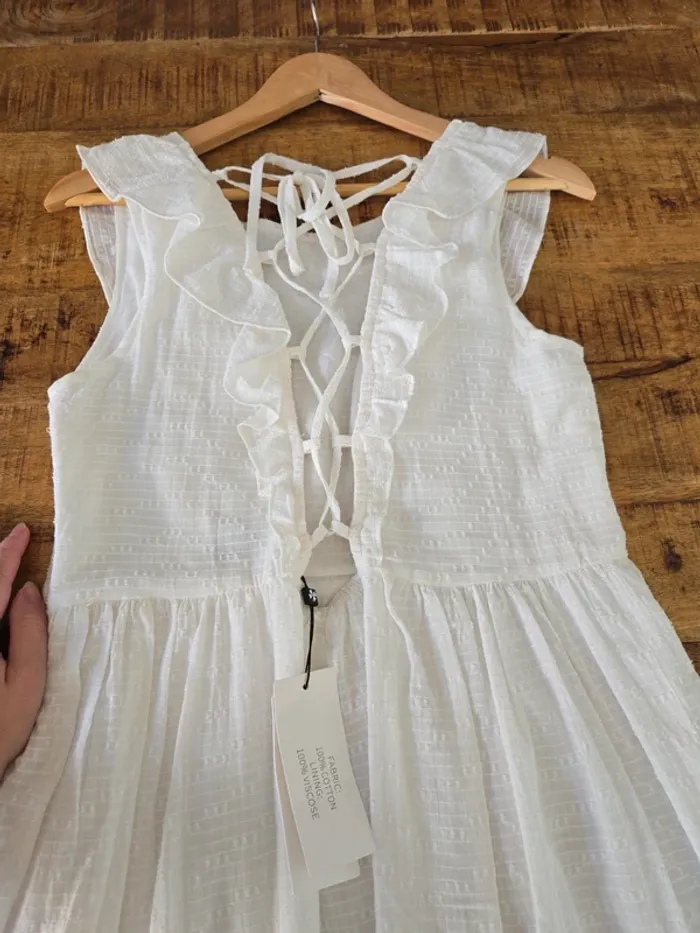 Robe blanche dos nu a lacet - photo numéro 3