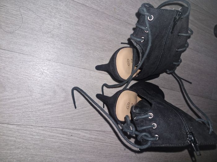 Chaussures à talon aiguille - photo numéro 3