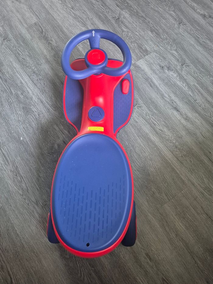 Voitures électriques Bluetooth comme neuf - photo numéro 2