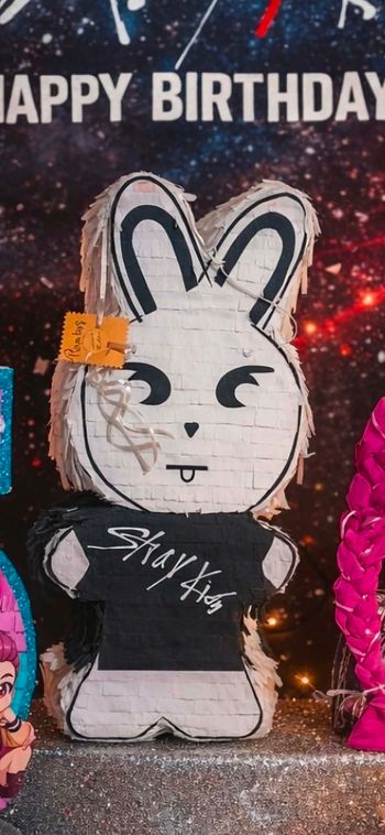 Pinata stray kids 