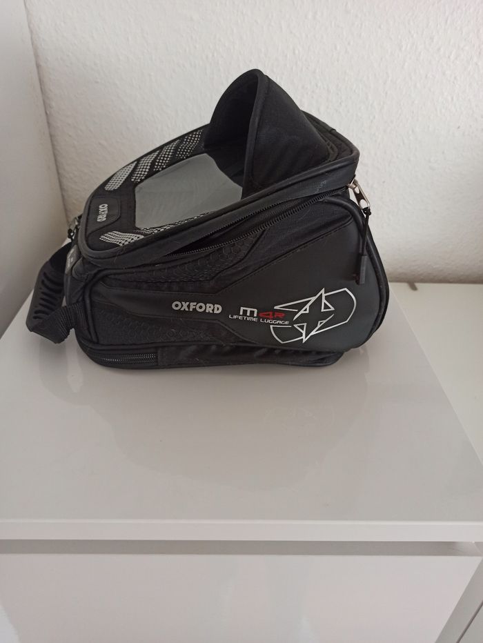 Sacoche aimantée pour réservoir moto - photo numéro 3