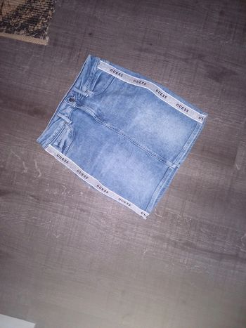Jupe Guess en jeans très peu porte taille 25