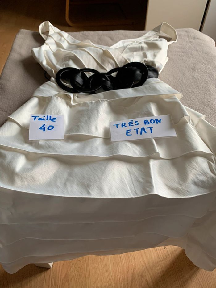 Robe sans manches avec ceinture