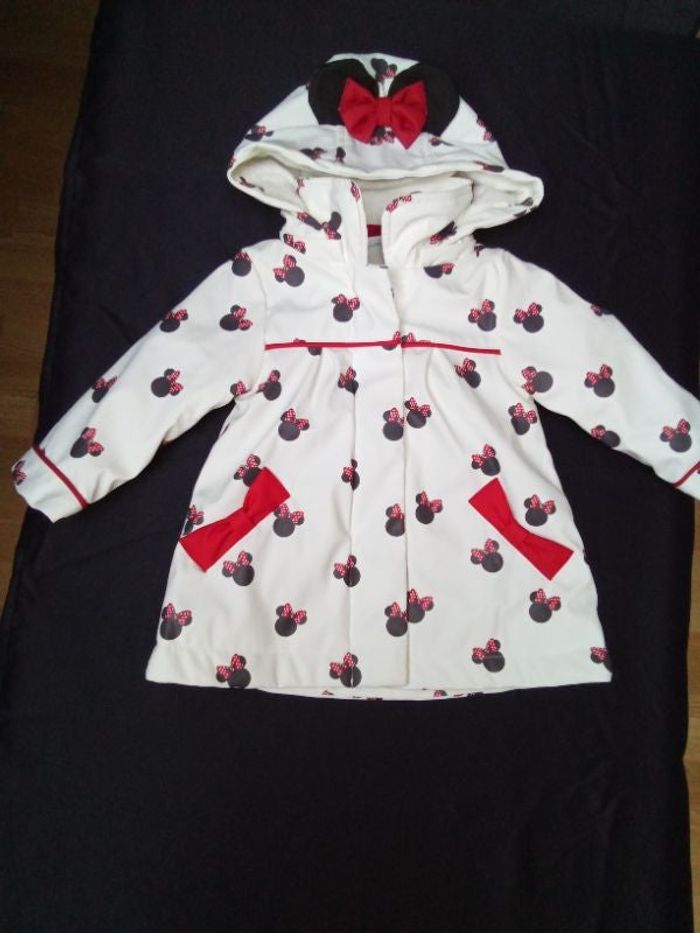 Coupe vent a capuche 12 mois neuf sans étiquette