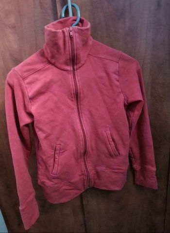 gilet zippée rouge taille 12ans
