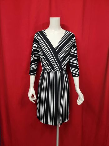 Robe fluide * taille 40 * rayée noire