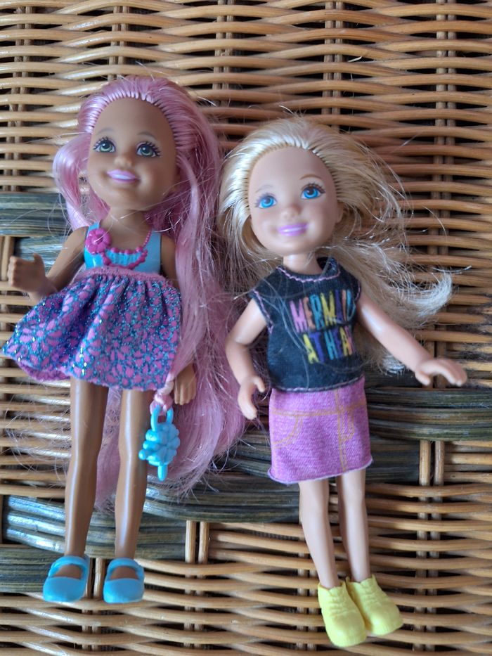 Barbie pâtissière avec son four et 2 poupées chelsea (soeurs de barbie) - photo numéro 3