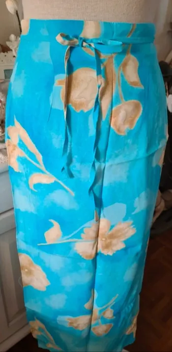 Jolie jupe porte-feuille bleu turquoise et crème Taille 40