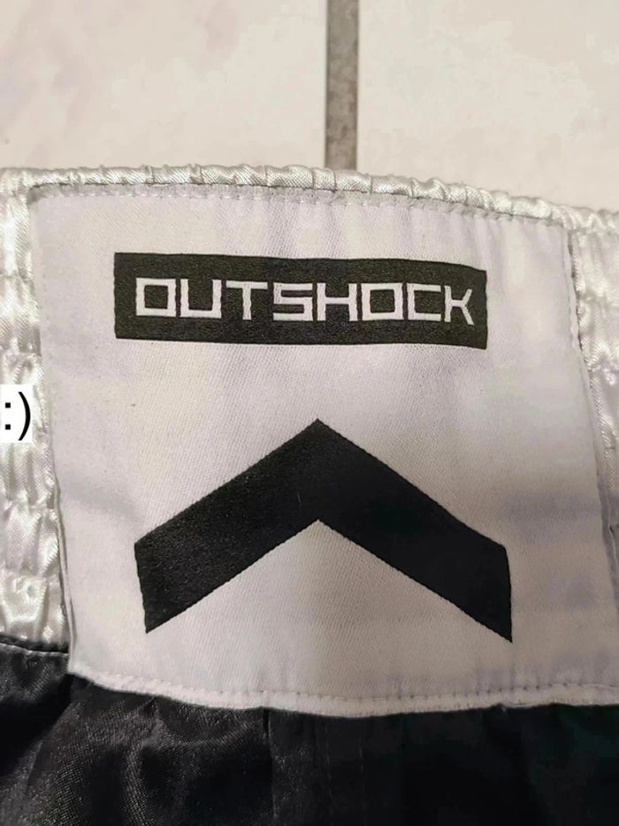 🥊 Short de boxe Outshock noir et blanc - photo numéro 8