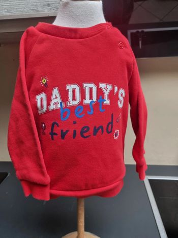 Pull rouge avec ecriture