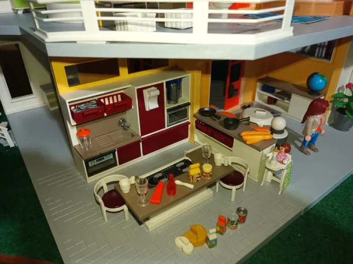 Lot maison Playmobil 9266 sur 3 étages + jardin - photo numéro 9