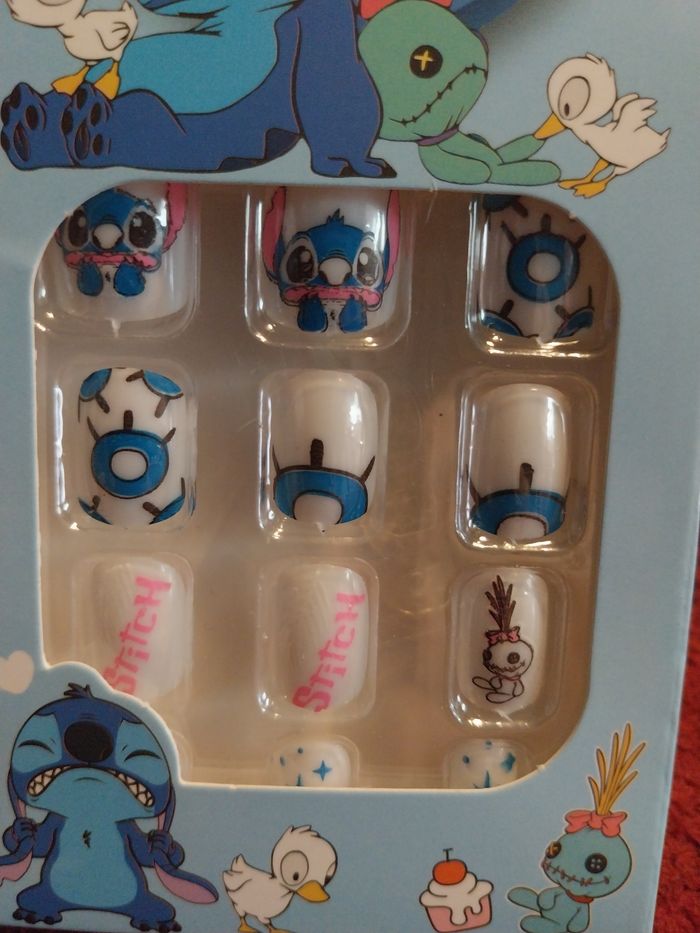 Faux ongles stitch - photo numéro 2