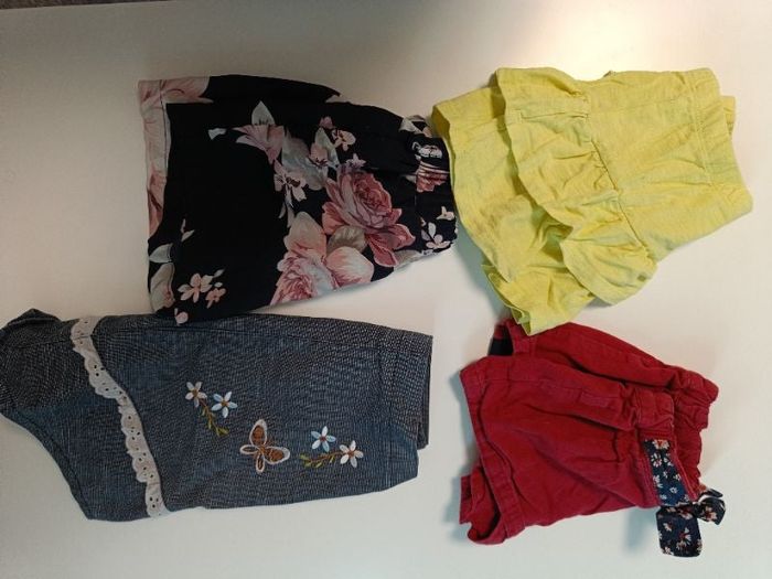 Lot 2 jupes 2 shorts