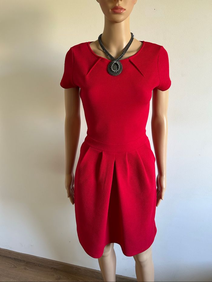Robe rouge à manches courtes Morgan taille 36 comme neuve