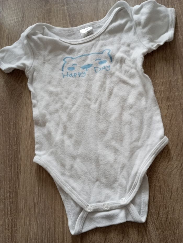 Bonjour je vend a body de 12mois