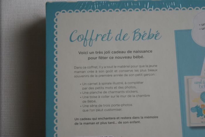 Coffret de Bébé : Carnet+1 Planche de stickers+1 Toise+ 1 Porte photo - photo numéro 3