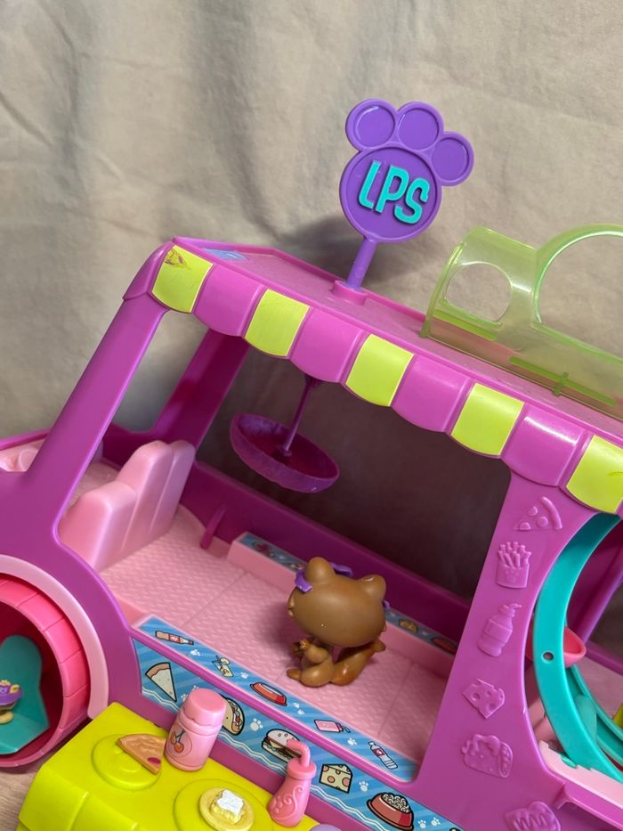 Food truck + accessoires + 3 figurines Littlest Petshop - photo numéro 8