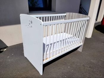 Lit bébé 120×60cm + matelas