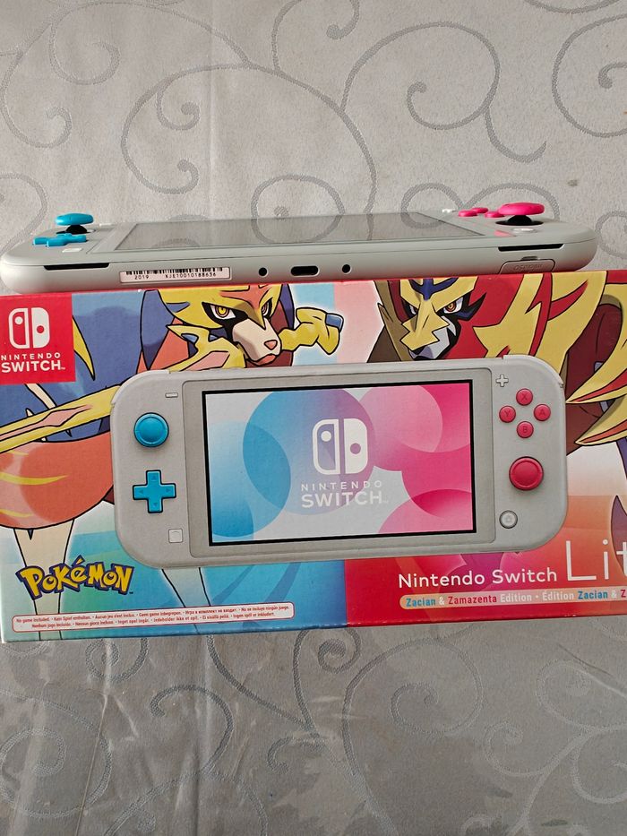 Nintendo Switch lite édition limitée pokemon + jeu pokémon épée - photo numéro 6