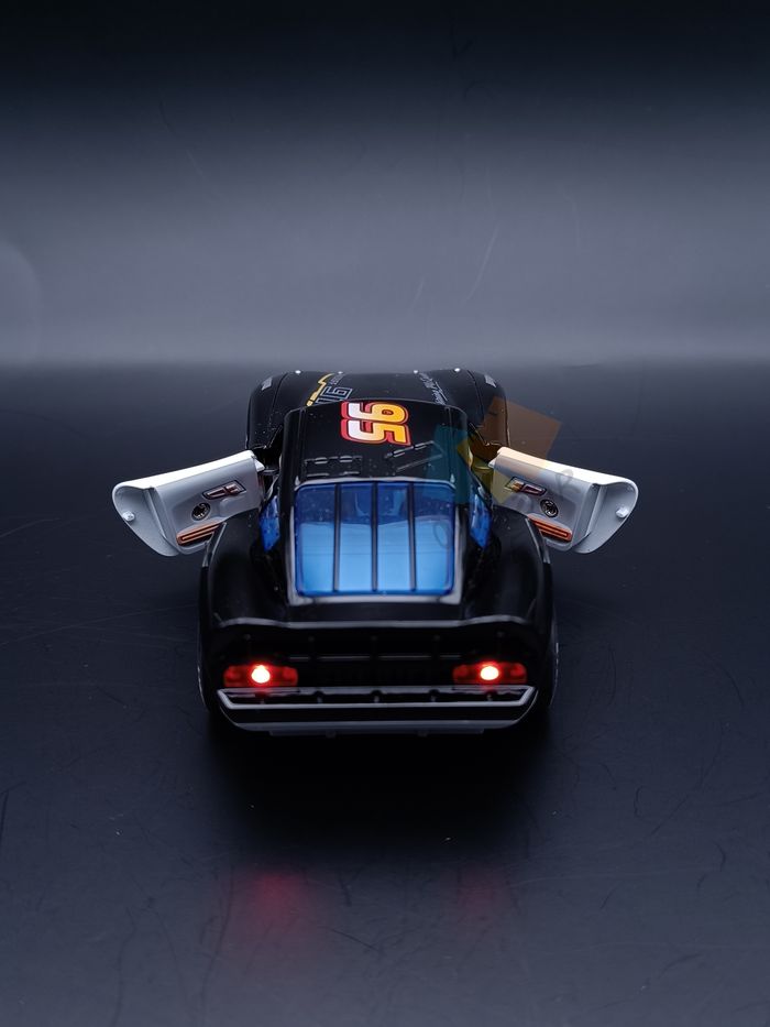 Voiture Cars Flash McQueen - photo numéro 3