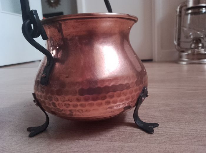 Chaudron vintage en cuivre et fer forgé - photo numéro 2