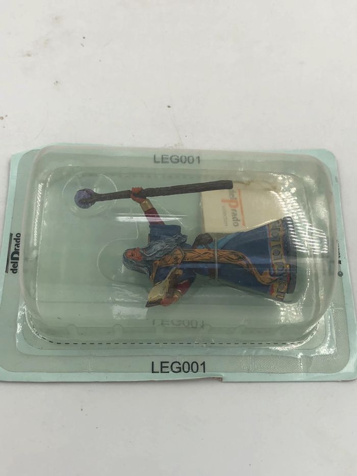Figurine de collection Delprado Ensorceleur neuf - photo numéro 4
