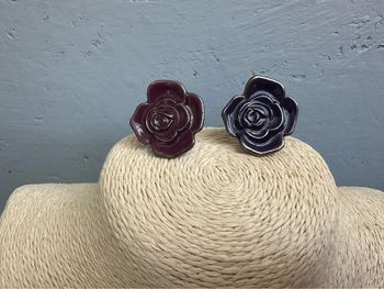 Lot de 2 bagues fleurs bleu et bordeau réglable