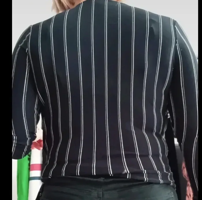 Très joli pull style cache coeur bleu marine rayé blanc Jennyfer taille 36 - photo numéro 2