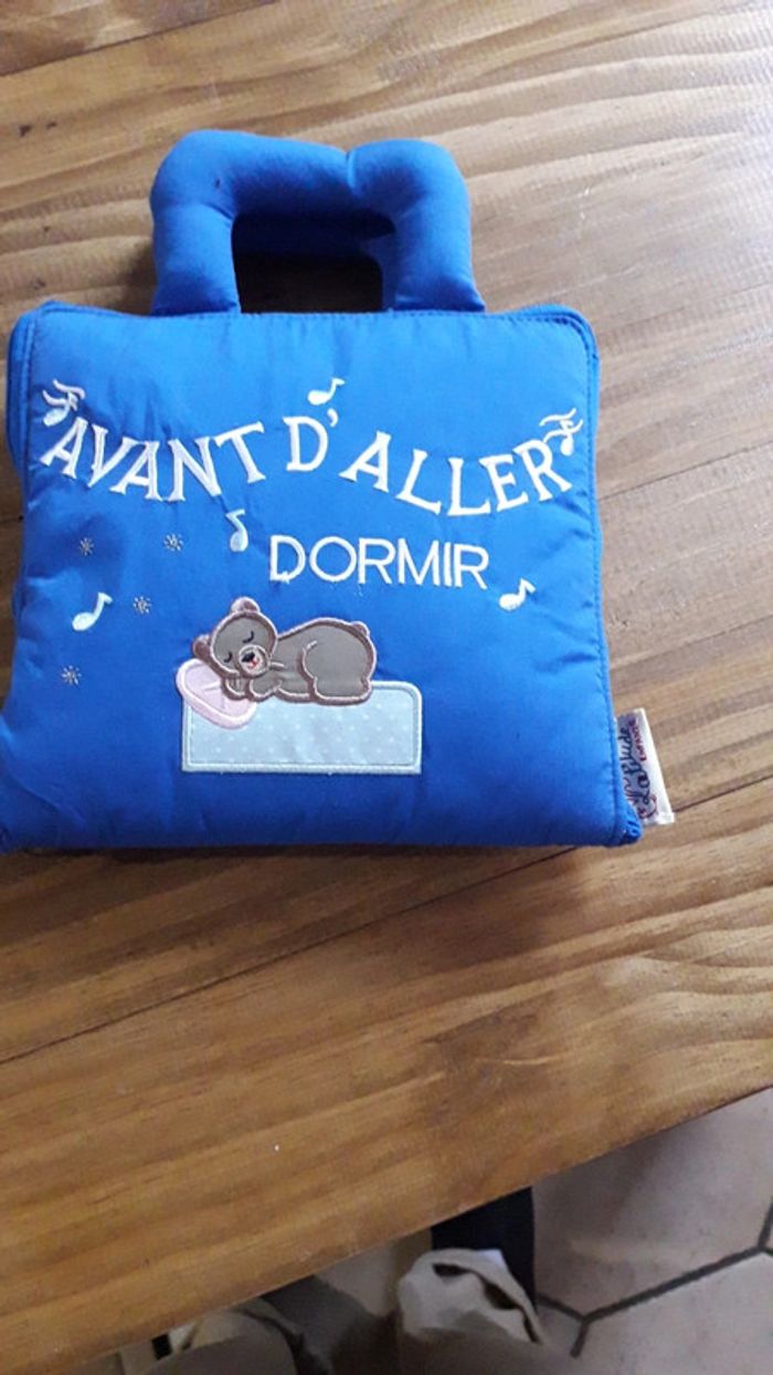 Magnifique livre bébé en tissu et broderie de qualité - photo numéro 2