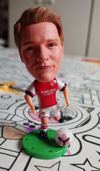 Petite figurine football neuve Martin odegaard arsenal fc