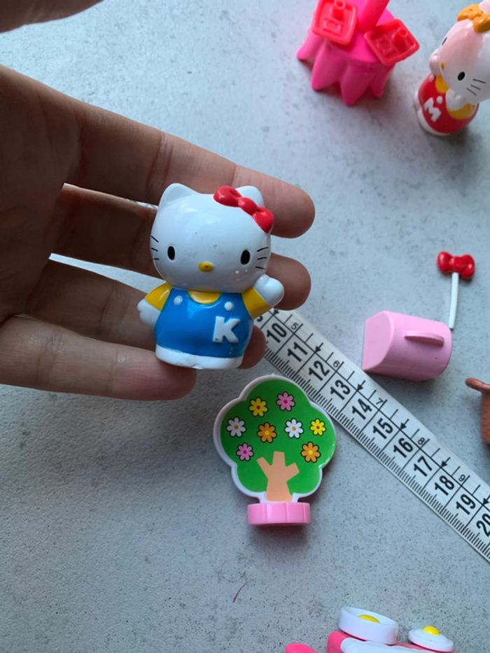 Lot jouet hello kitty marchande avec terrasse sucette figurine arbre panier etc - photo numéro 14