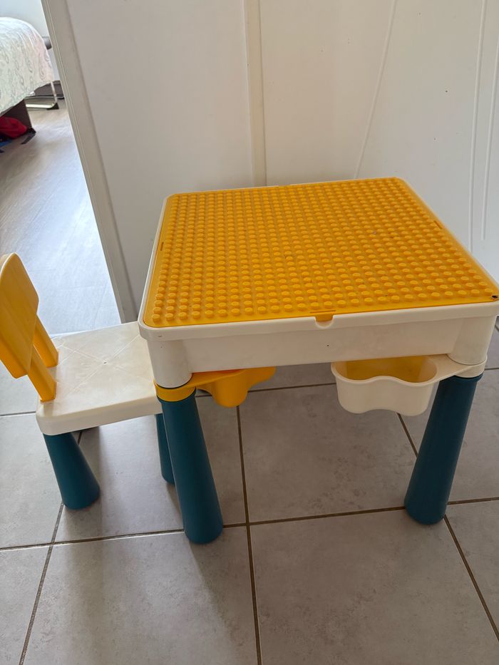 Table lego avec chaise - photo numéro 2