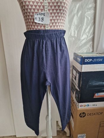 Legging, bleu marine, bouton fantaisie bas de jambe, en très très bon état, en coton & elasthanne