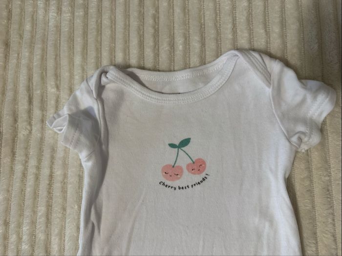 Lot de Bodies cerises - manches longues- blanc, rose - In Extenso - 6 mois - excellent état - photo numéro 3